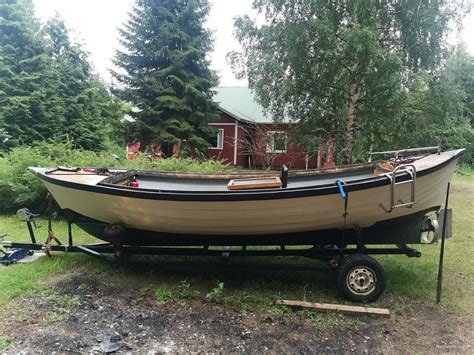 myydään keskimoottorivene|Moottoriveneet myytävänä .